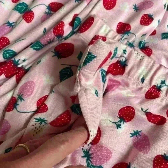 Sold out! Joyspun Women’s strawberry print long sleeve top and shorts pajama set - Picture 3 of 4